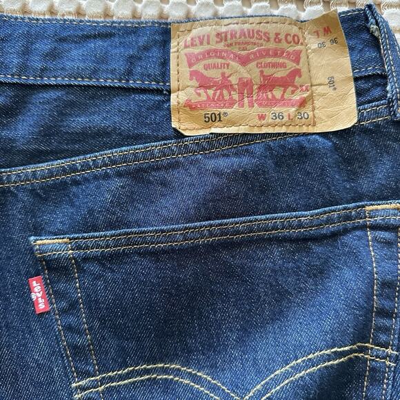 Levi's 501 Original Straight Fit Jeans Button Fly Dark Wash Size 36x30 - Picture 5 of 7